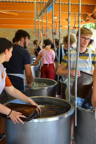 washing up young people